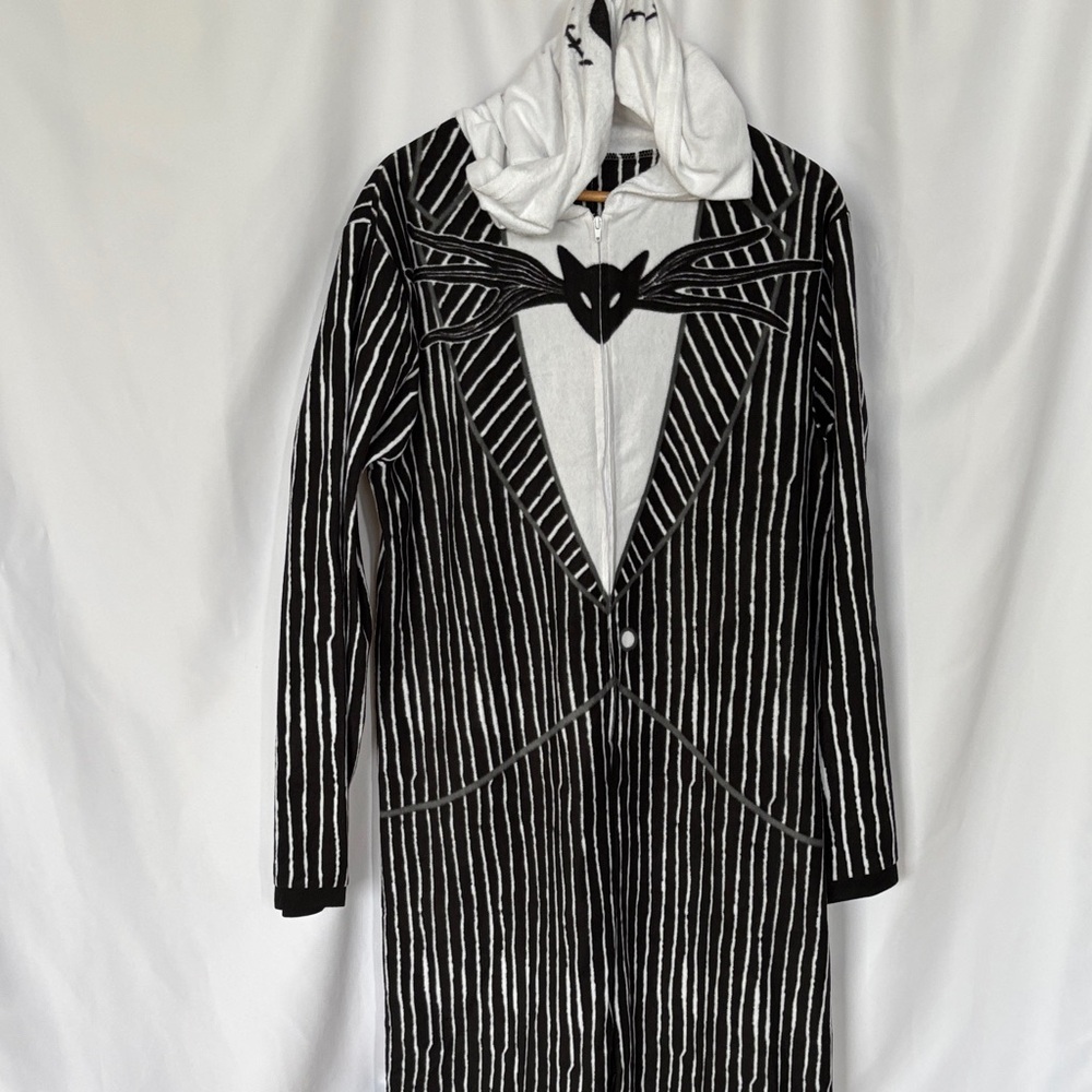 Disney Nightmare Before Christmas Jack Skellington Black White Pinstripe Size XL
